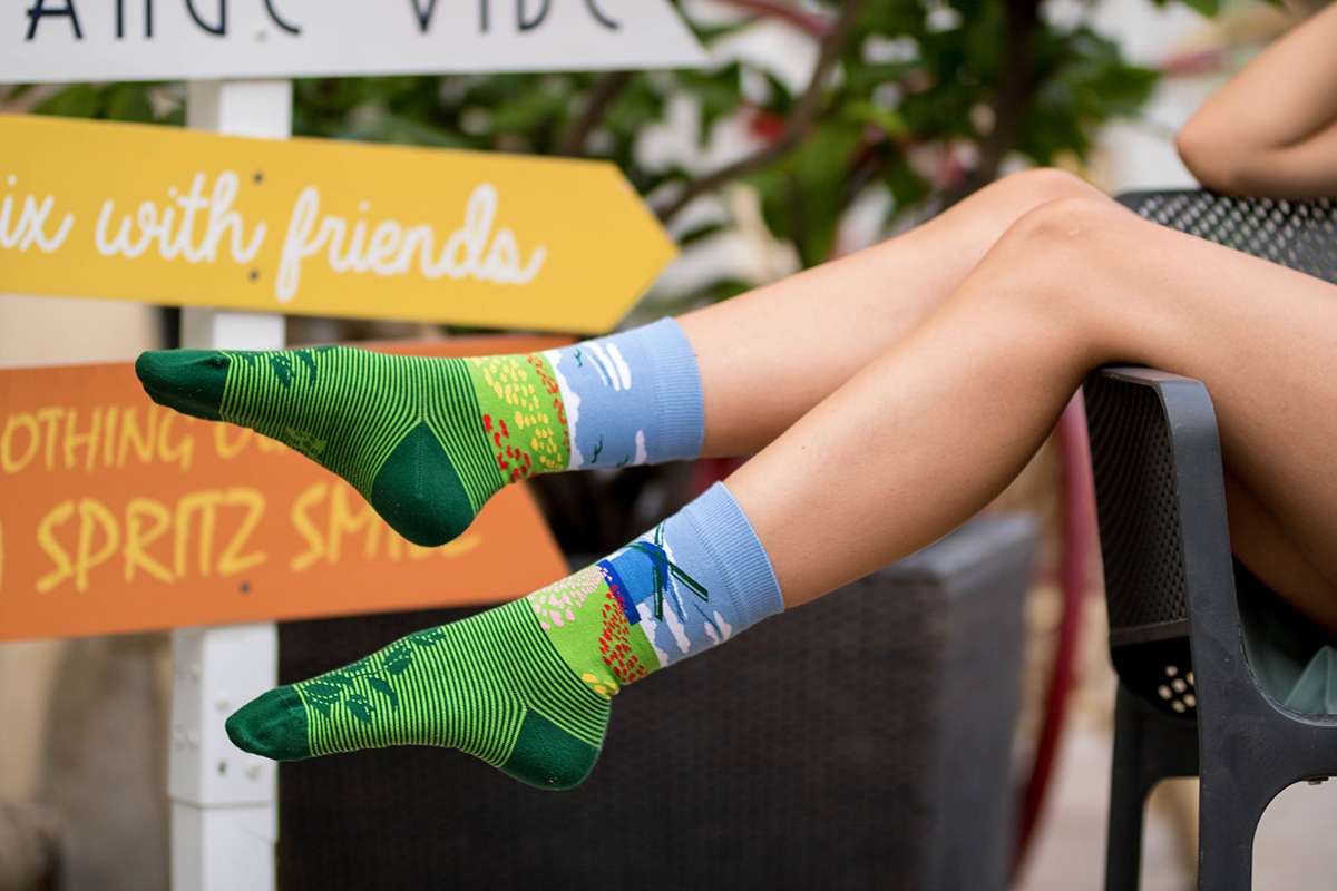 Arty socks with Tulips and Mills - Green