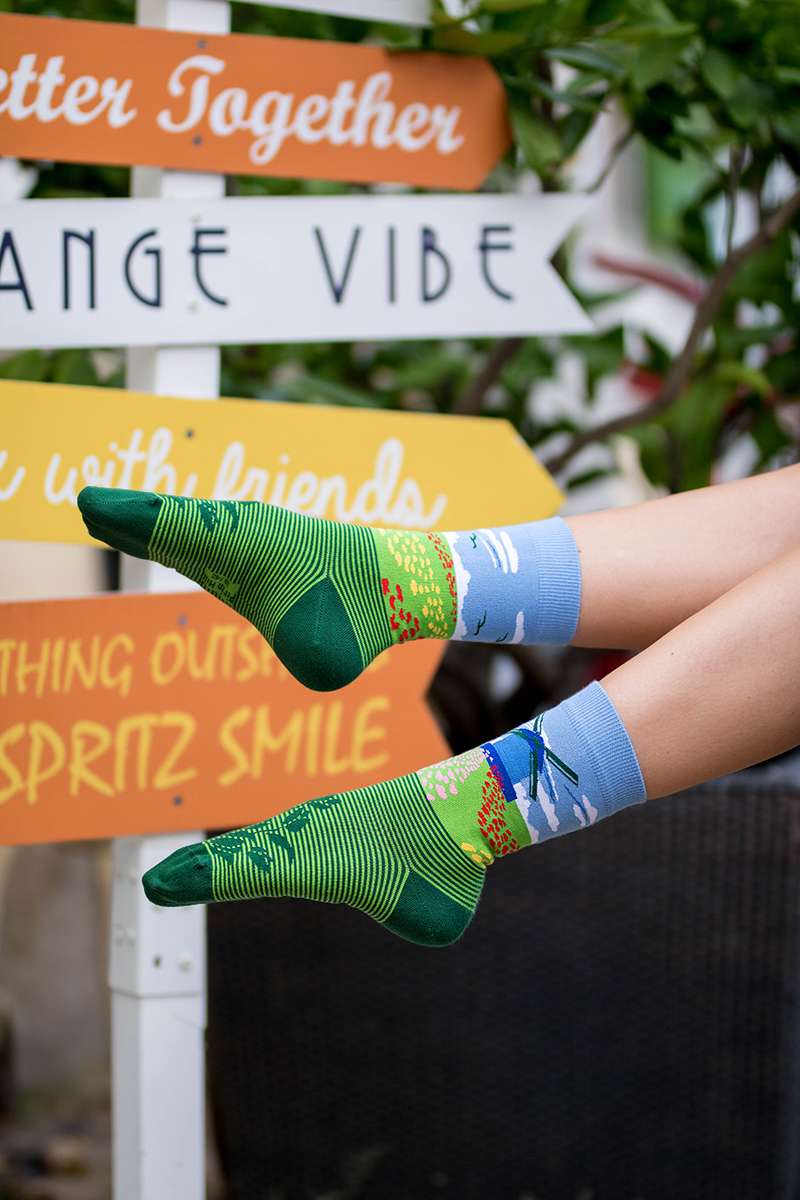 Arty socks with Tulips and Mills - Green